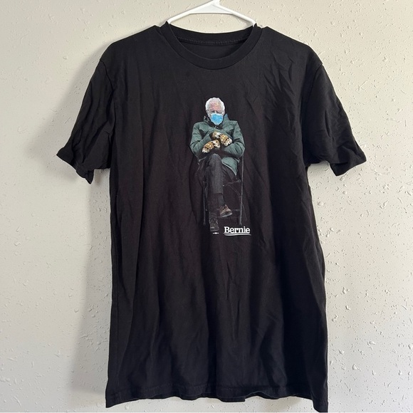 Bernie Sanders Cold Mittens Meme Black Short Sleeve T-Shirt Casual XL - Picture 1 of 5